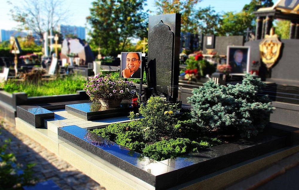 Как красиво оформить могилу на кладбище в Смоленске